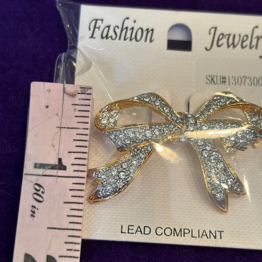 Vintage Fashion Jewelry Gold Tone Crystal Pave Bow Brooch Pin NIB
